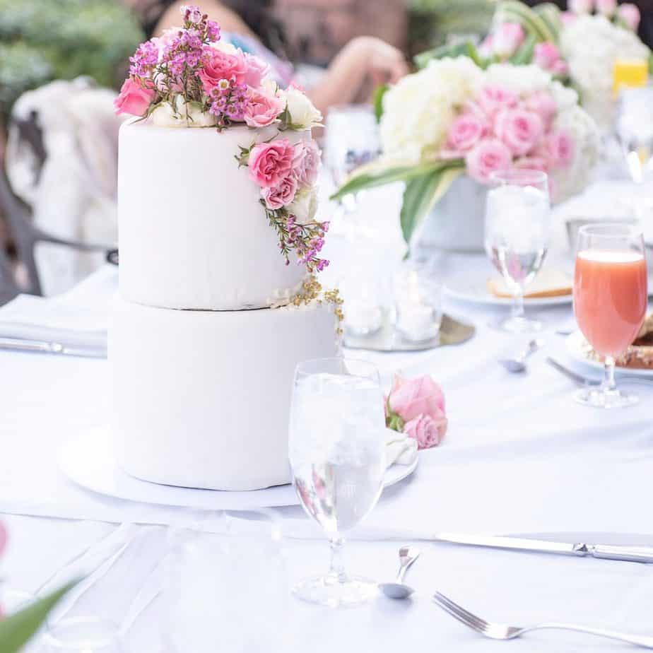 Pretty table and a Baby shower cake!