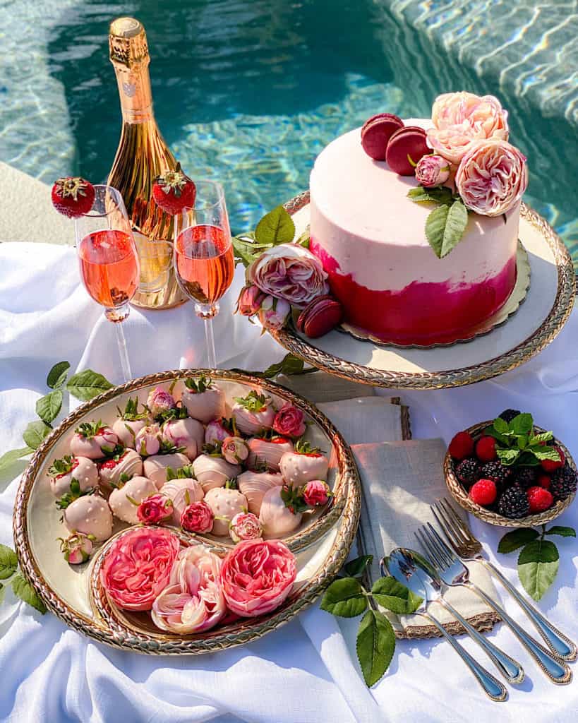 Pool backdrop: Dessert Table Design Tips