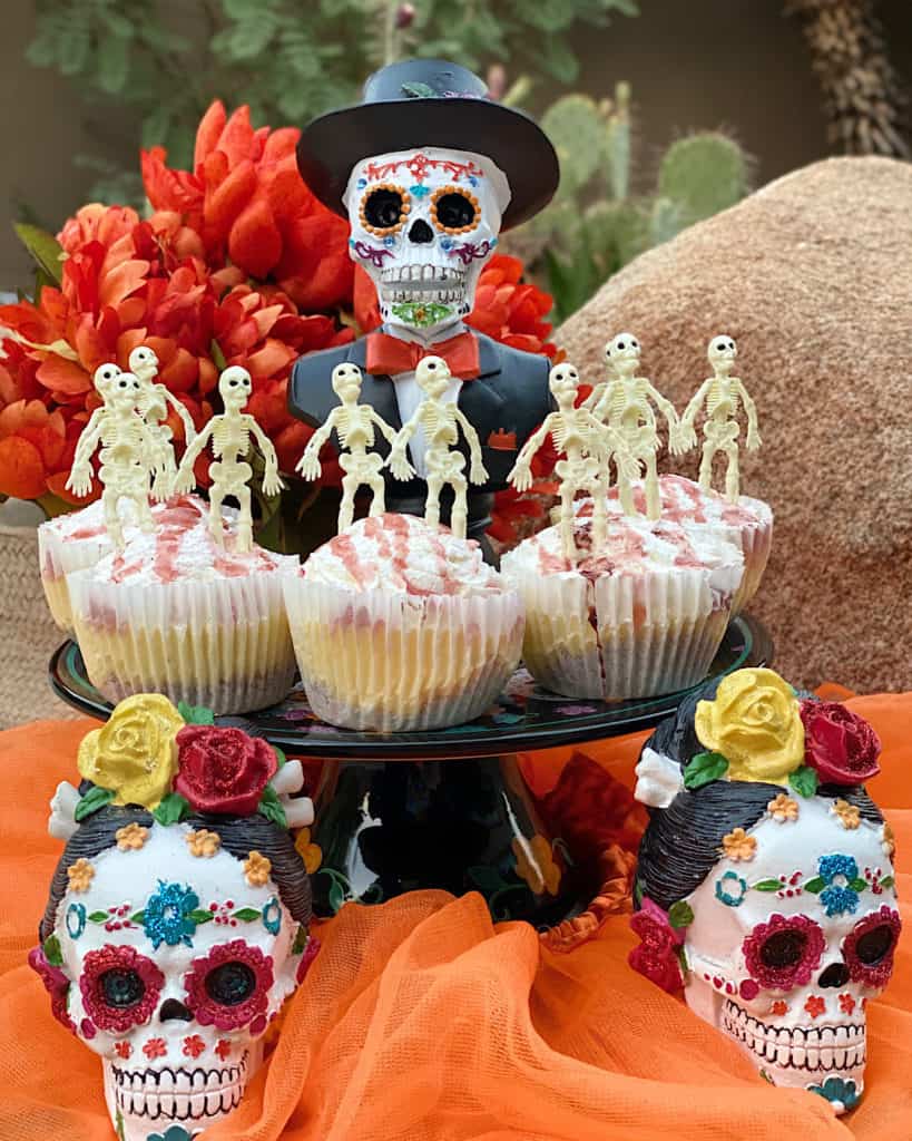 Halloween 2020 Dessert Ideas: Bloody Halloween Cupcakes