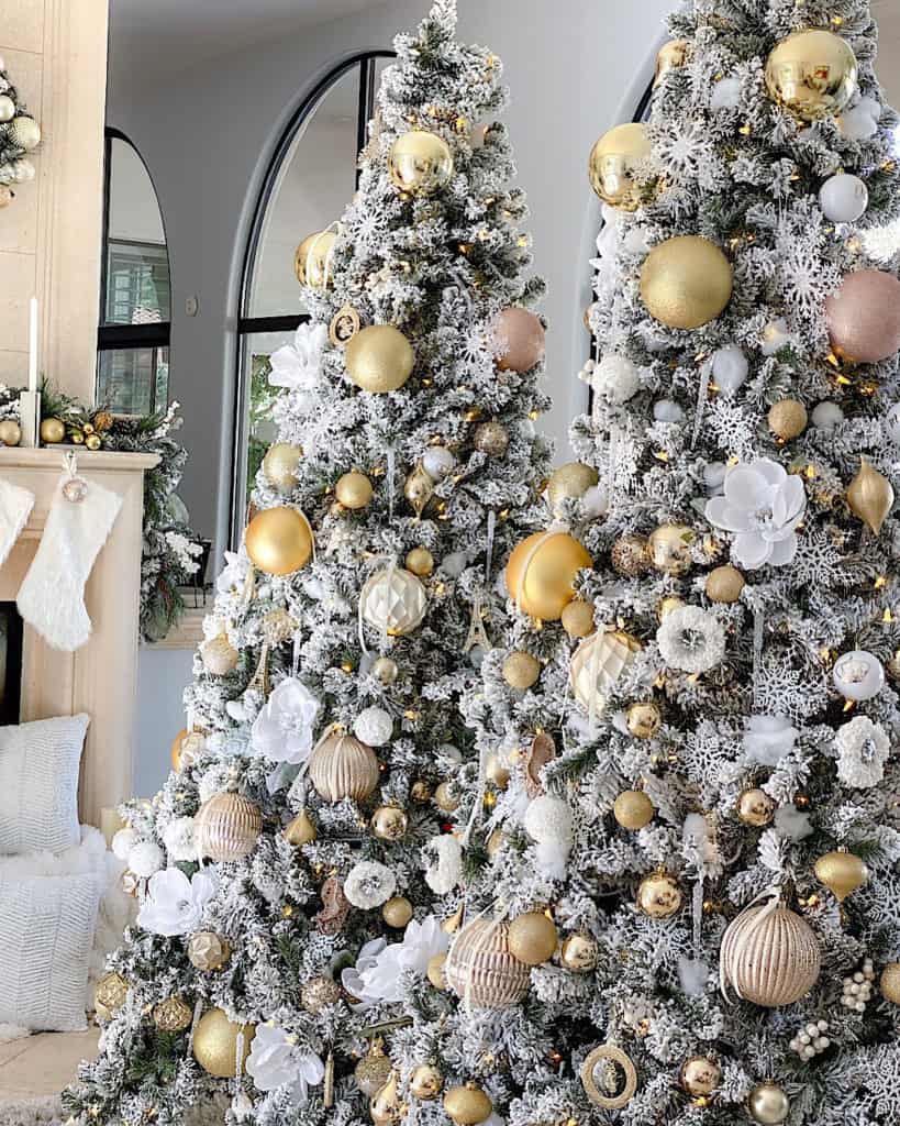 White and Gold Christmas decorations
