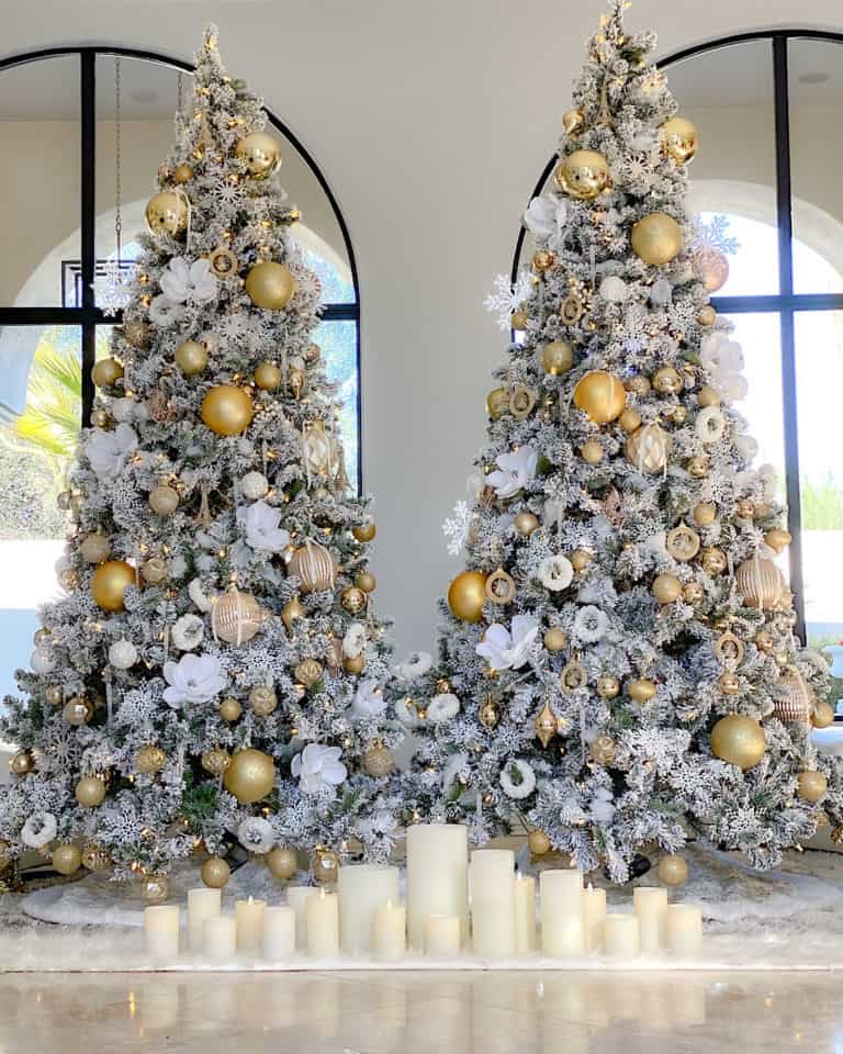 White and Gold Christmas Tree Decorations for a Luxe Look!