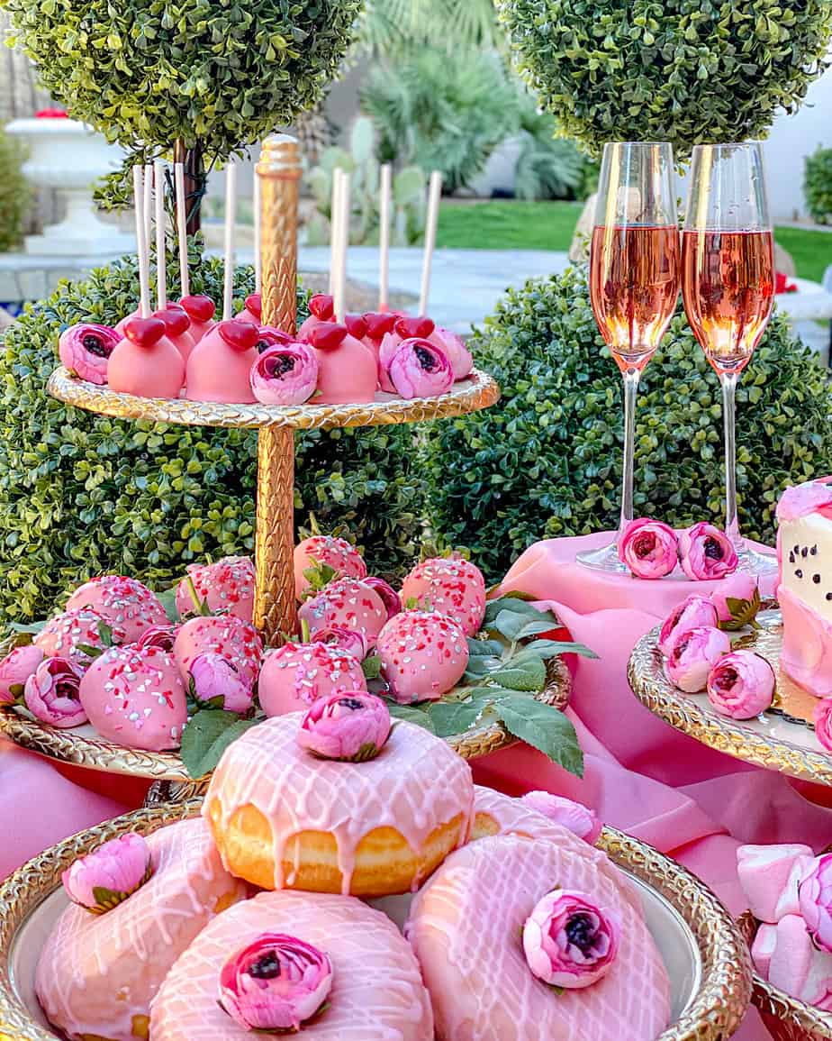 How to Set-Up an Elegant Valentine’s Day Dessert Table
