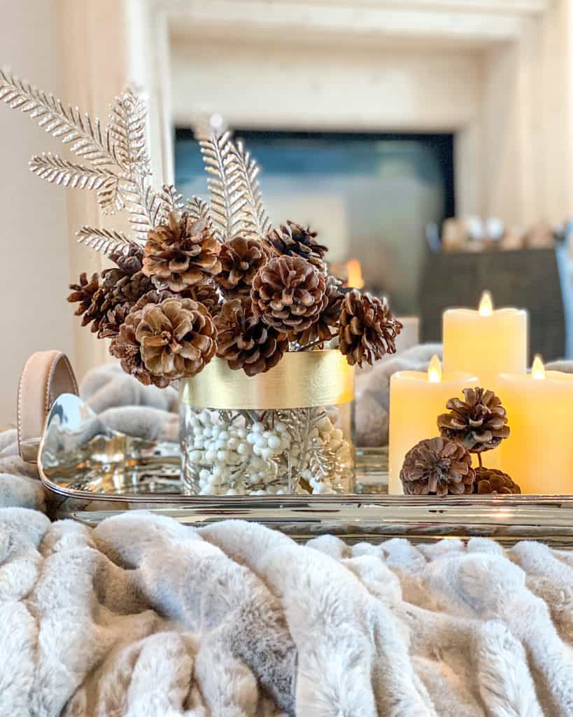 Winter decorations: pine cones and candles