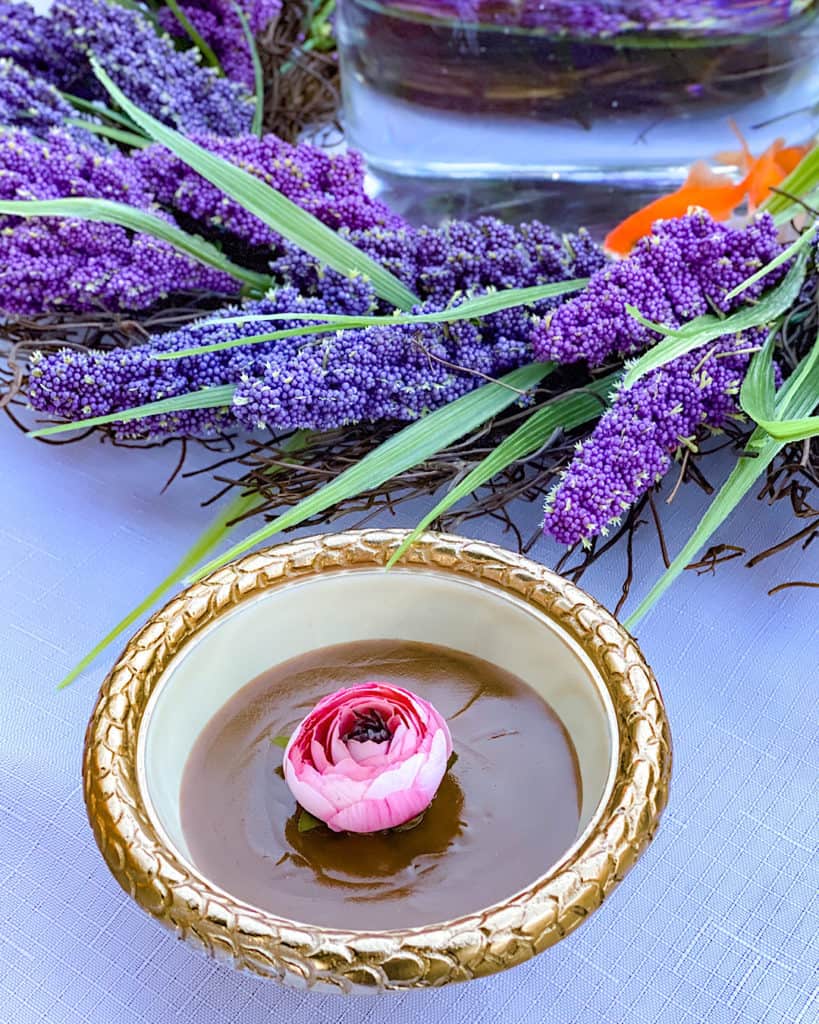  Nowruz table decorations: Samanu - A sweet pudding 