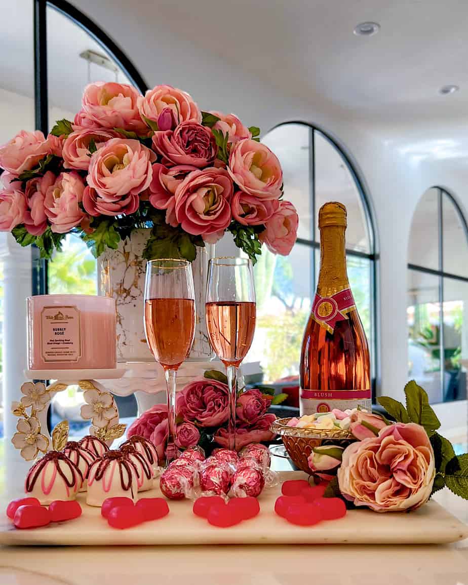 9 Elegant Valentine's Day Décor Tips for Your Table Display! – RB Italia  Blog