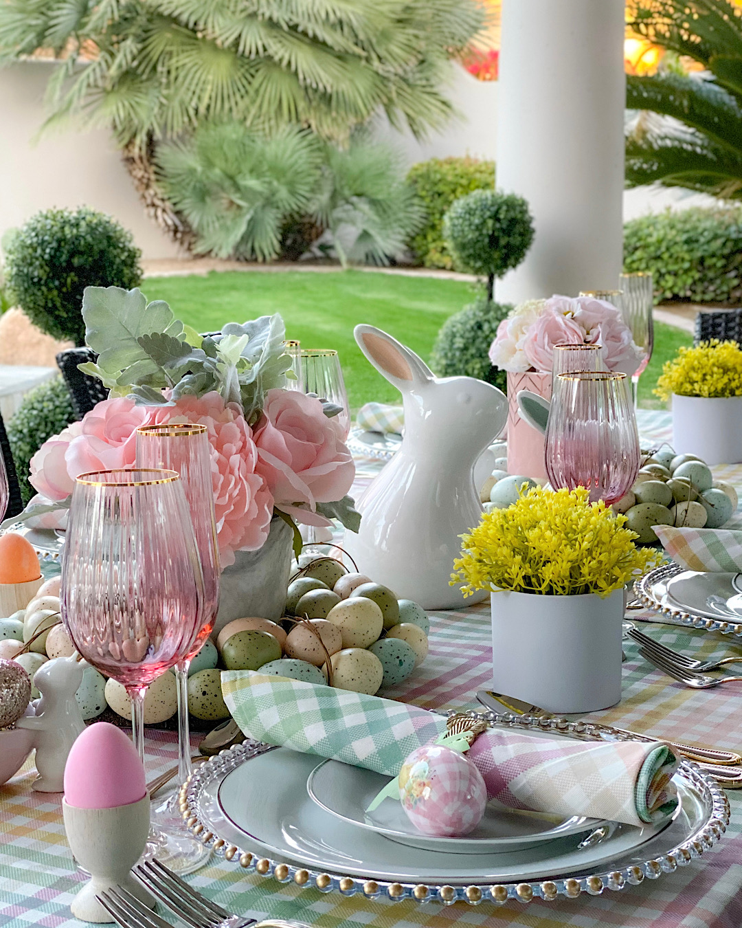 Stunning Pink and Green Tablescapes for Easter: 5 Styling Tips – RB Italia Blog