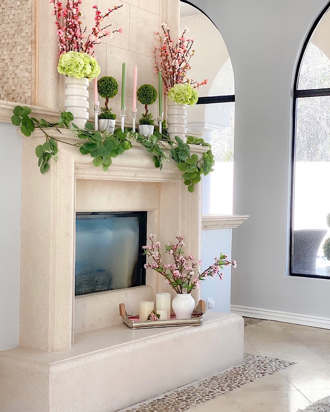 13 Easy Spring Fireplace Decor Ideas!