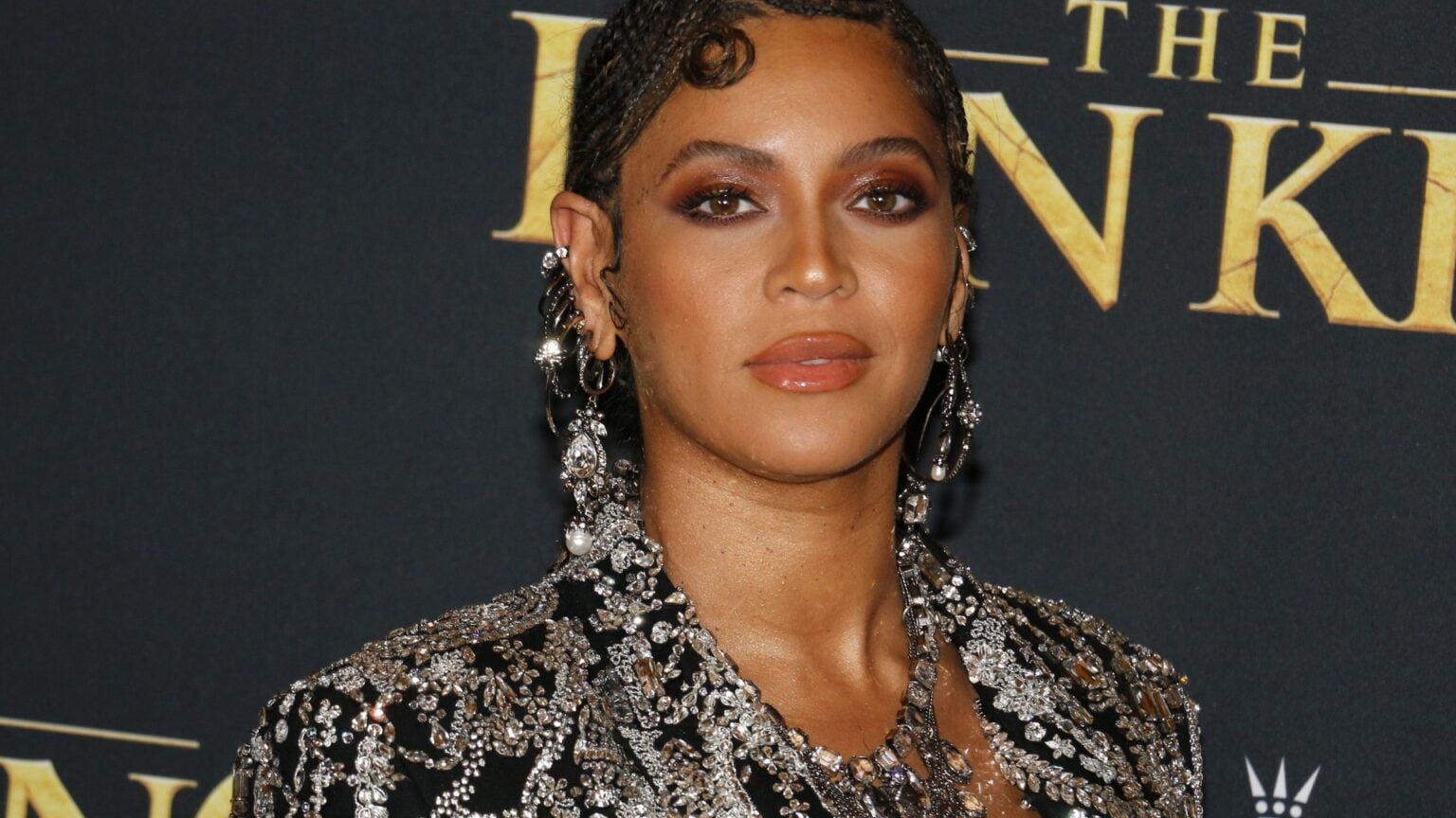 Achieve Perfect, Glowing Skin Like the Stars: Must-Know Secrets