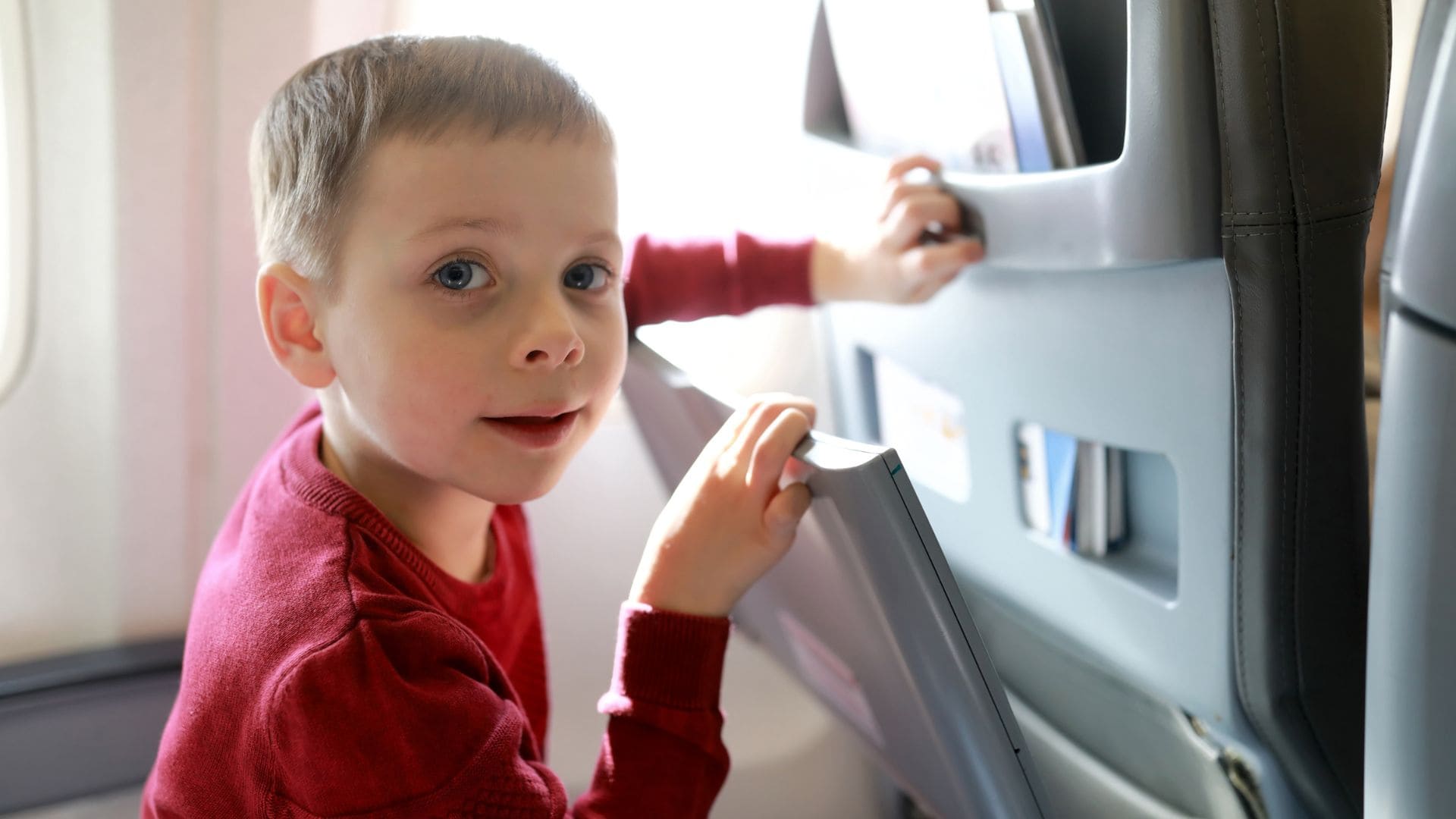 18 Brilliant Hacks to Keep Your Kids Entertained on Long Flights