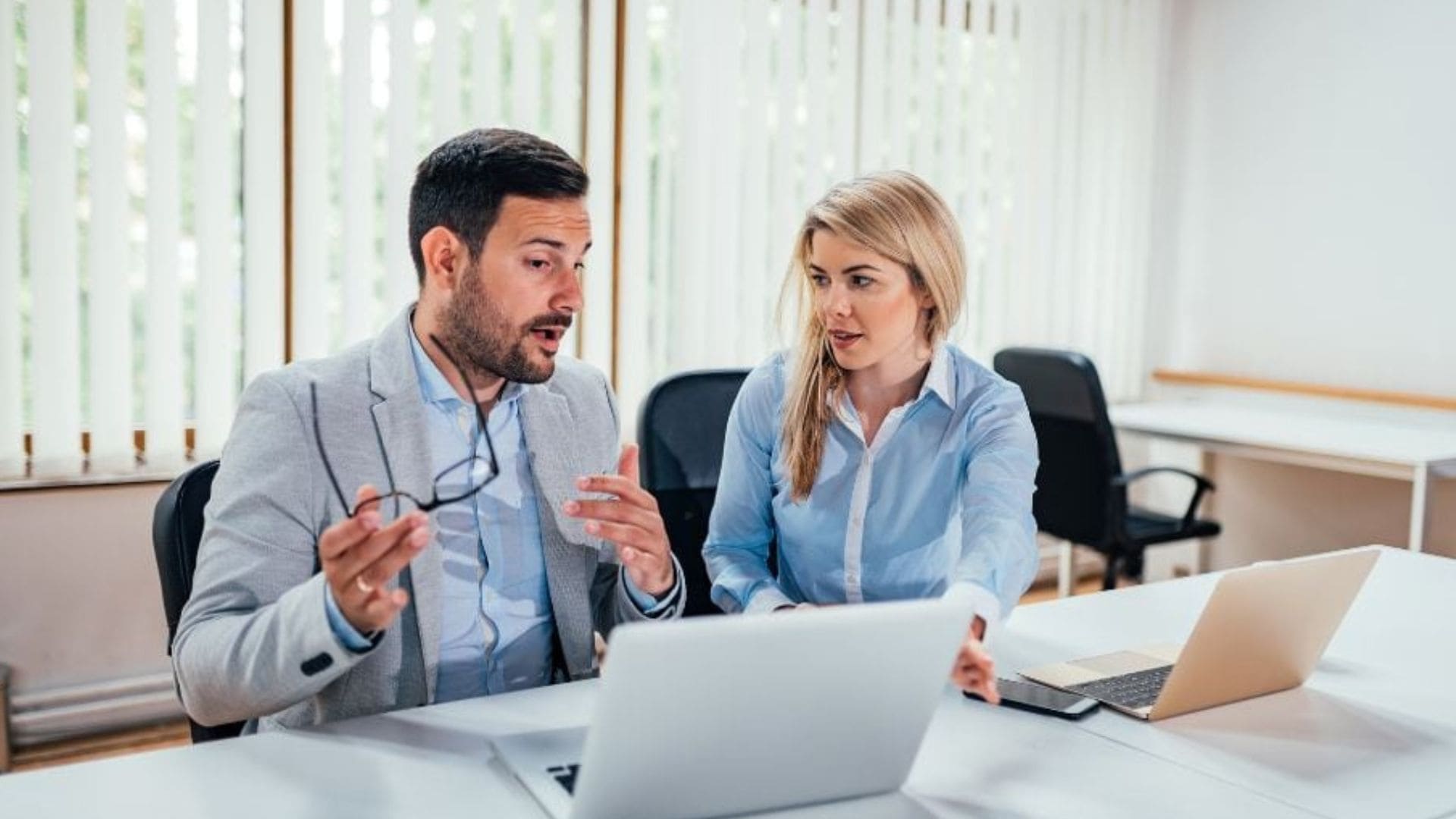 17 Practical Tips for Dealing with Clueless Coworkers Gracefully