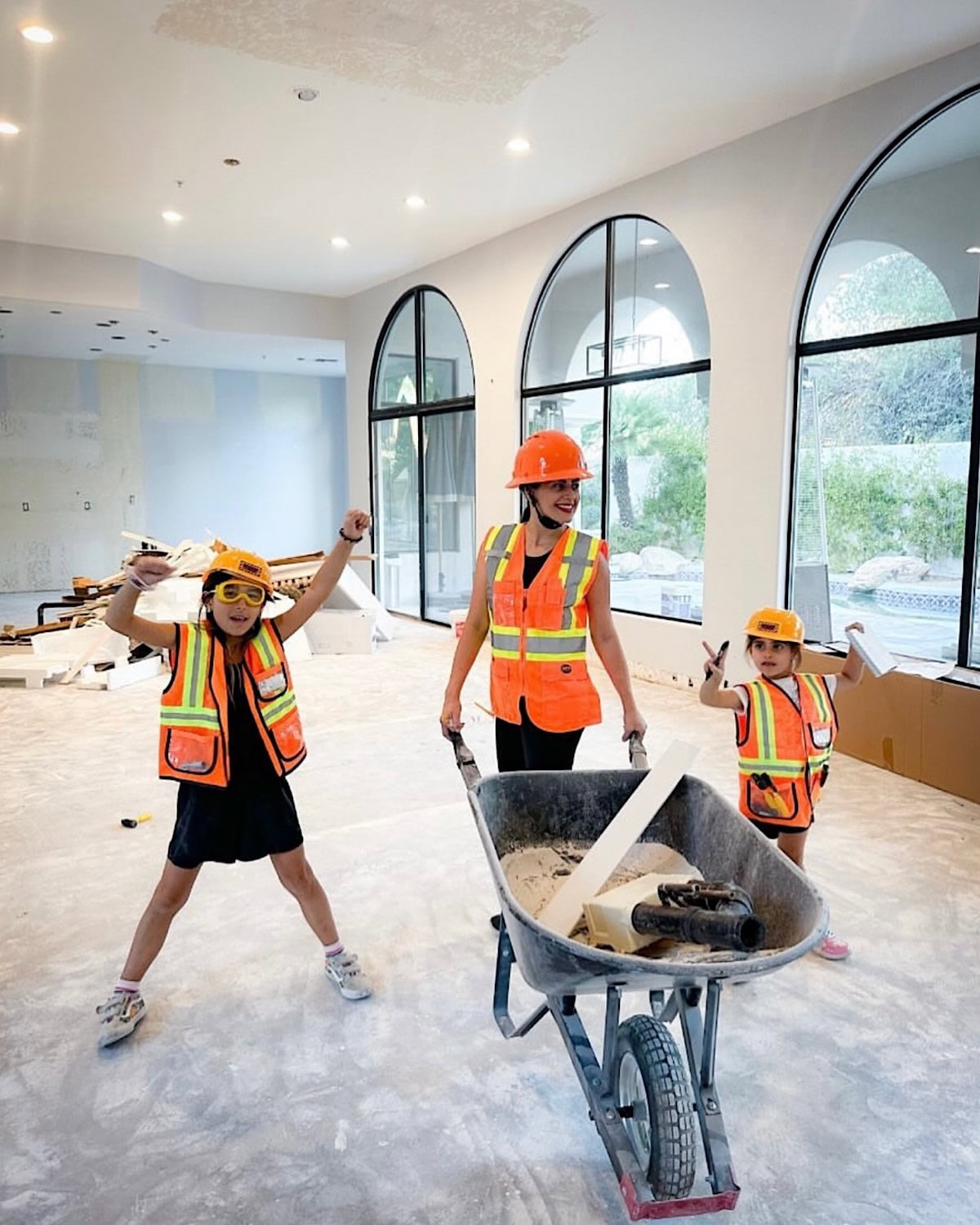 Pros and Cons of Hiring a General Contractor