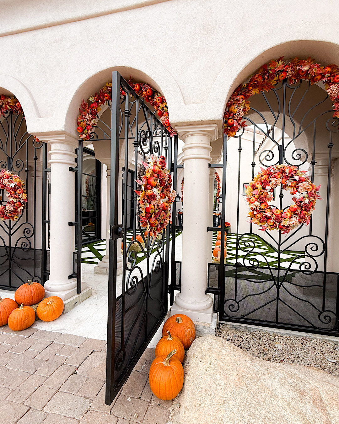 fall gate decor